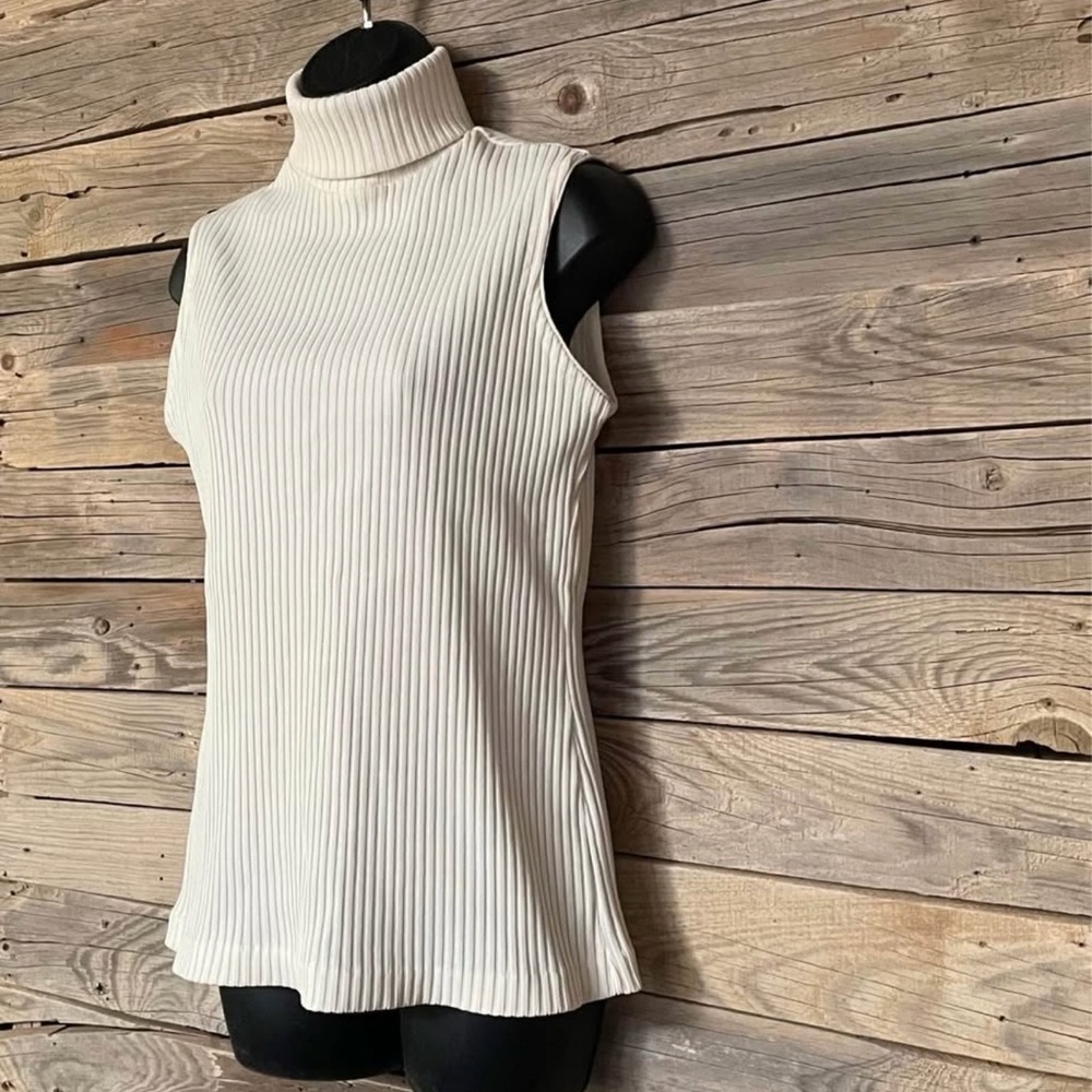 VINTAGE Sleeveless Ribbed Turtleneck